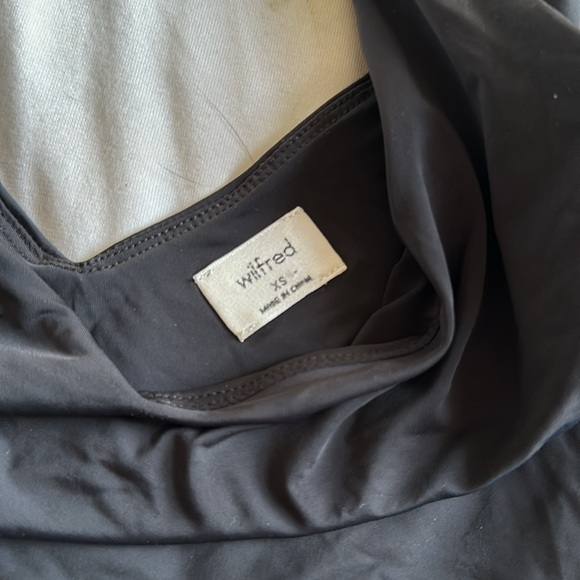 Wilfred Aritzia deep V contour bodysuit in XS - Picture 2 of 4